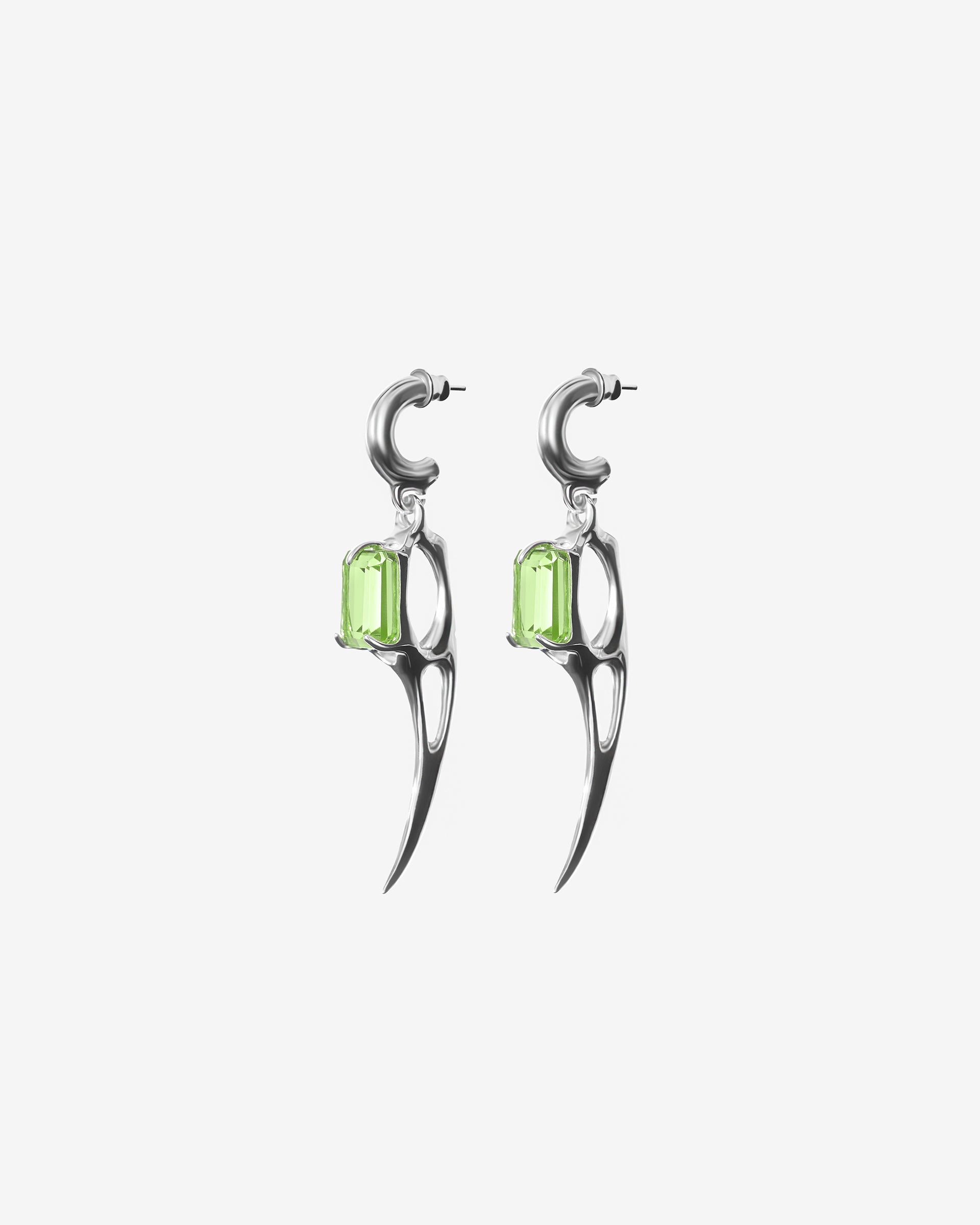 STONE CLAW EARRINGS.