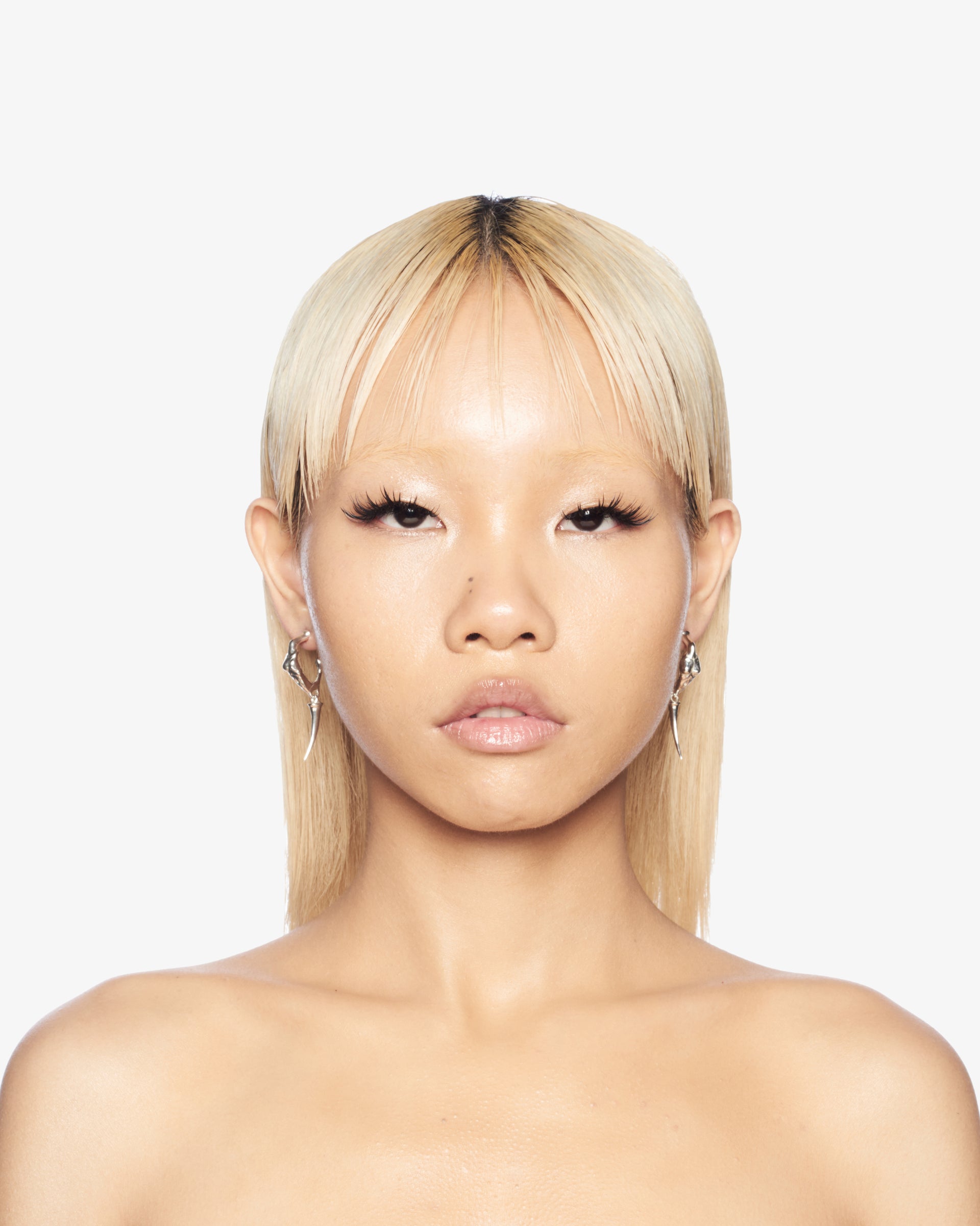 BODY CLAW EARRING.