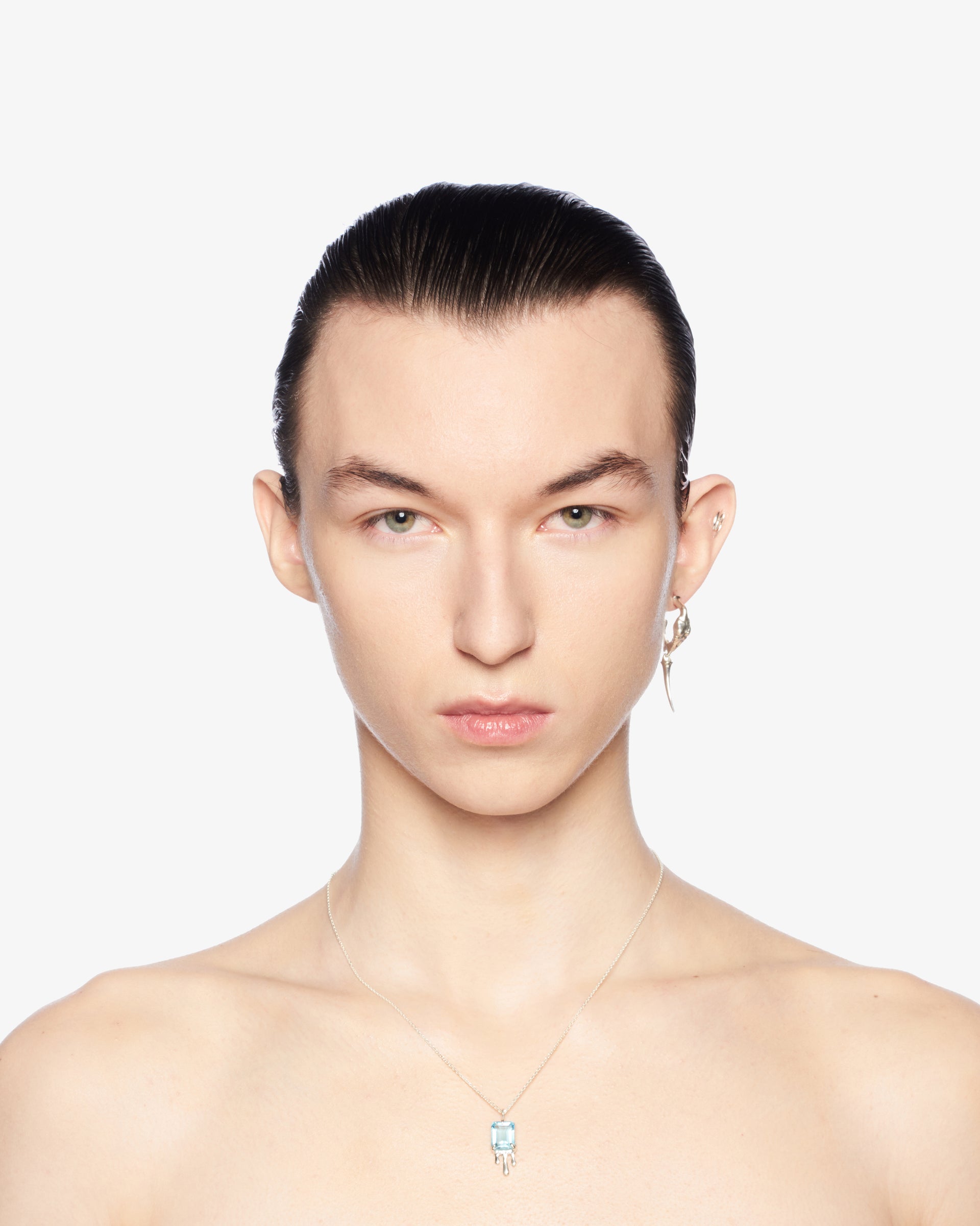 BODY CLAW EARRING.