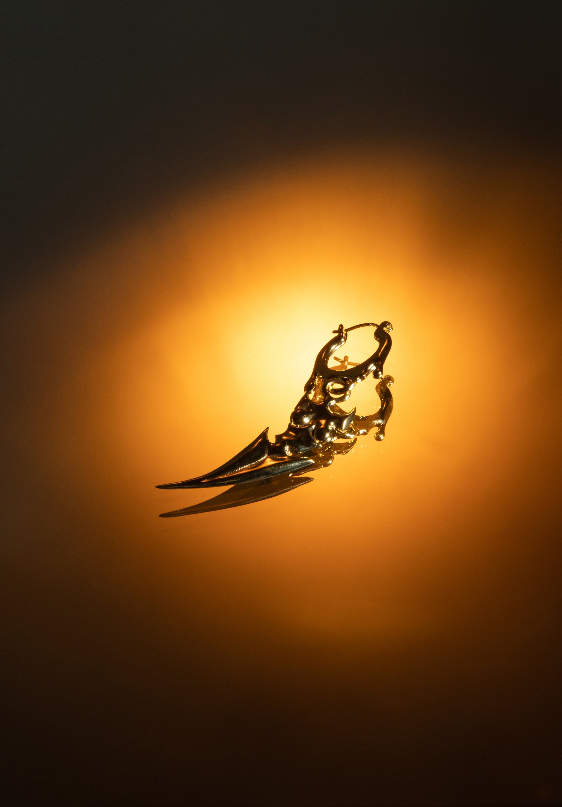 BLADE BODY HOOP EARRING SILVER.