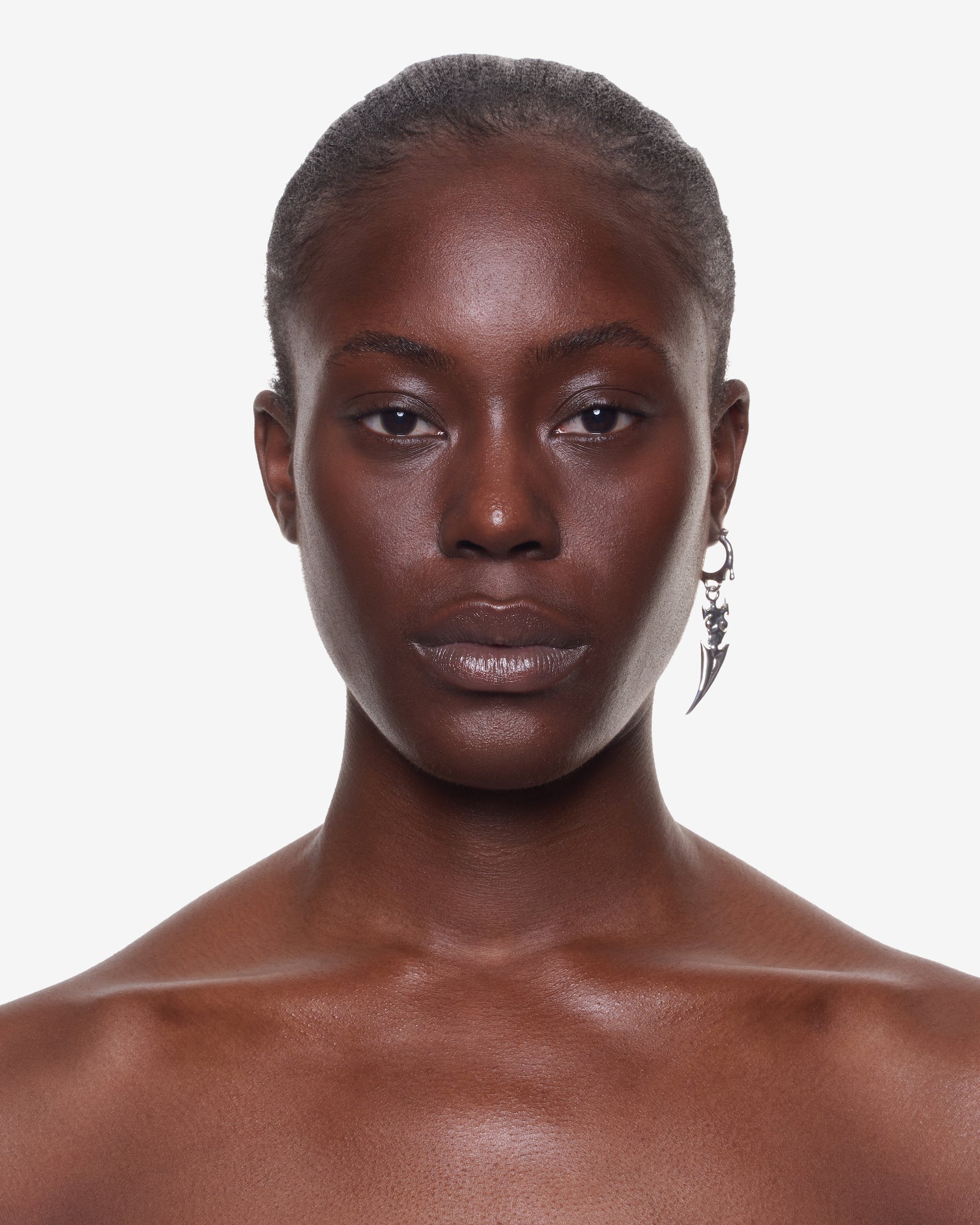 BLADE BODY HOOP EARRING SILVER.